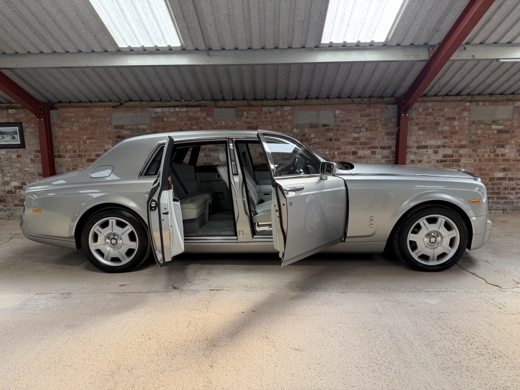 Rolls-Royce Phantom Limousine 6.7 V12 Silver #4