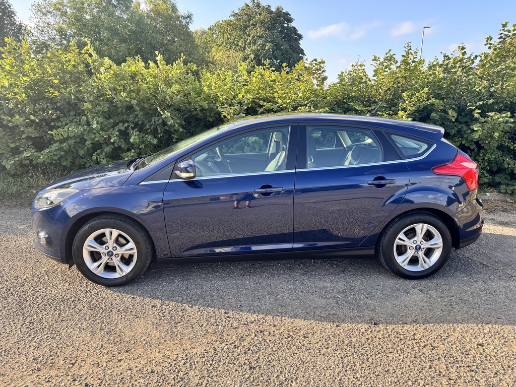 Ford Focus Active Blue #2