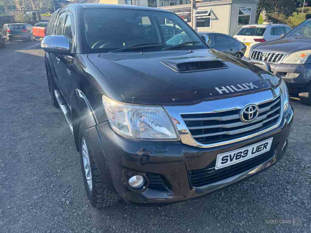 Toyota HILUX Invincible Dcab Pick Up 3.0 D-4d 4Wd 171 #2