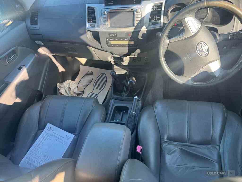 Toyota HILUX Invincible Dcab Pick Up 3.0 D-4d 4Wd 171 #4