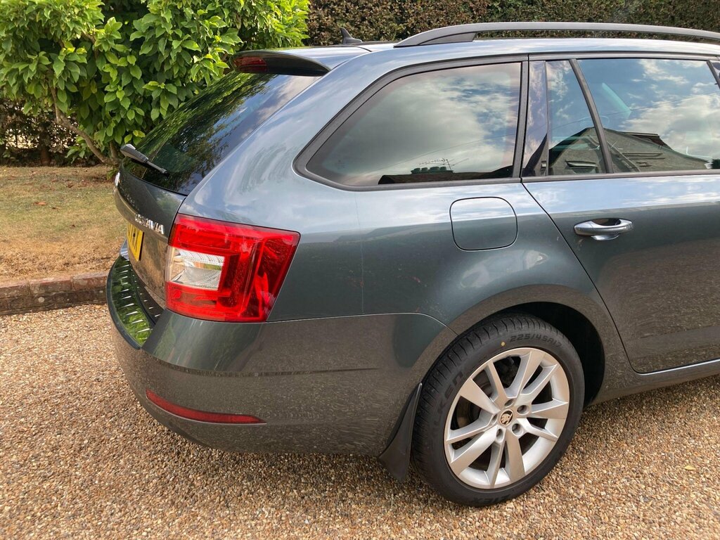 Skoda Octavia 1.5 Tsi Act Se L Euro 6 Ss KV69VWX Grey #4