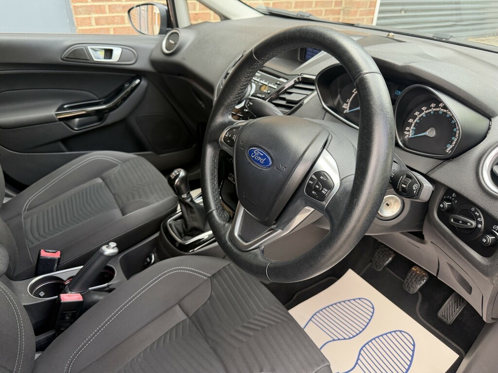 Ford Fiesta Hatchback 1.0 T Ecoboost Titanium 201515 Black
