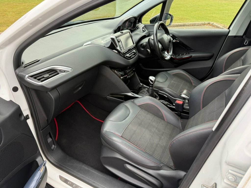 Peugeot 2008 1.2 Puretech 110 Gt Line Black #52