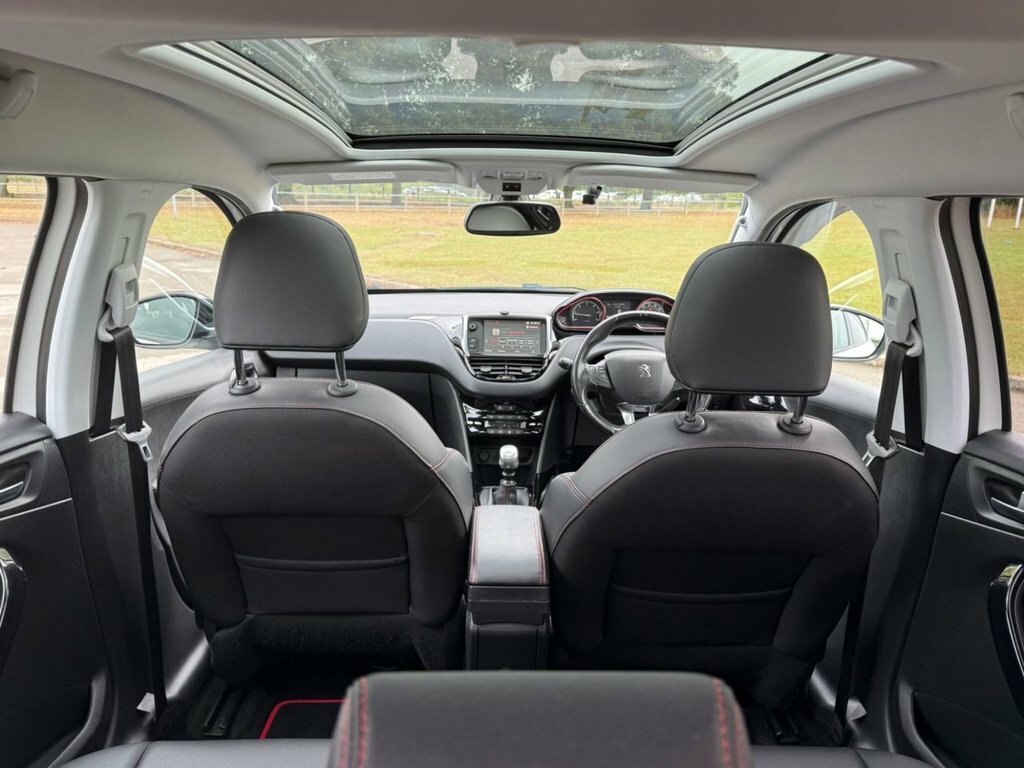 Peugeot 2008 1.5L Gt Line White #3