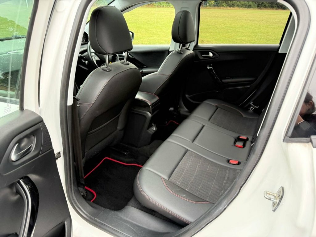 Peugeot 2008 1.2 Puretech 110 Gt Line Black #35