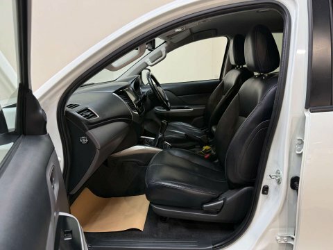Mitsubishi L200 2.4 L200 Warrior DY68HSU White #4