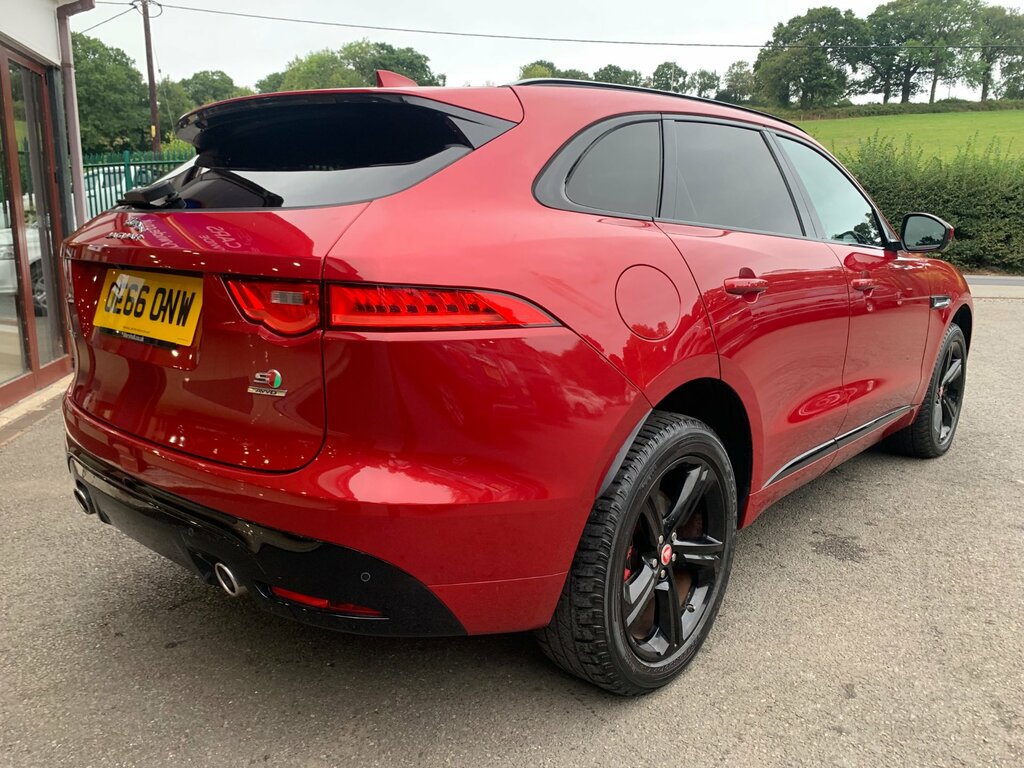 Jaguar F-Pace Black #13