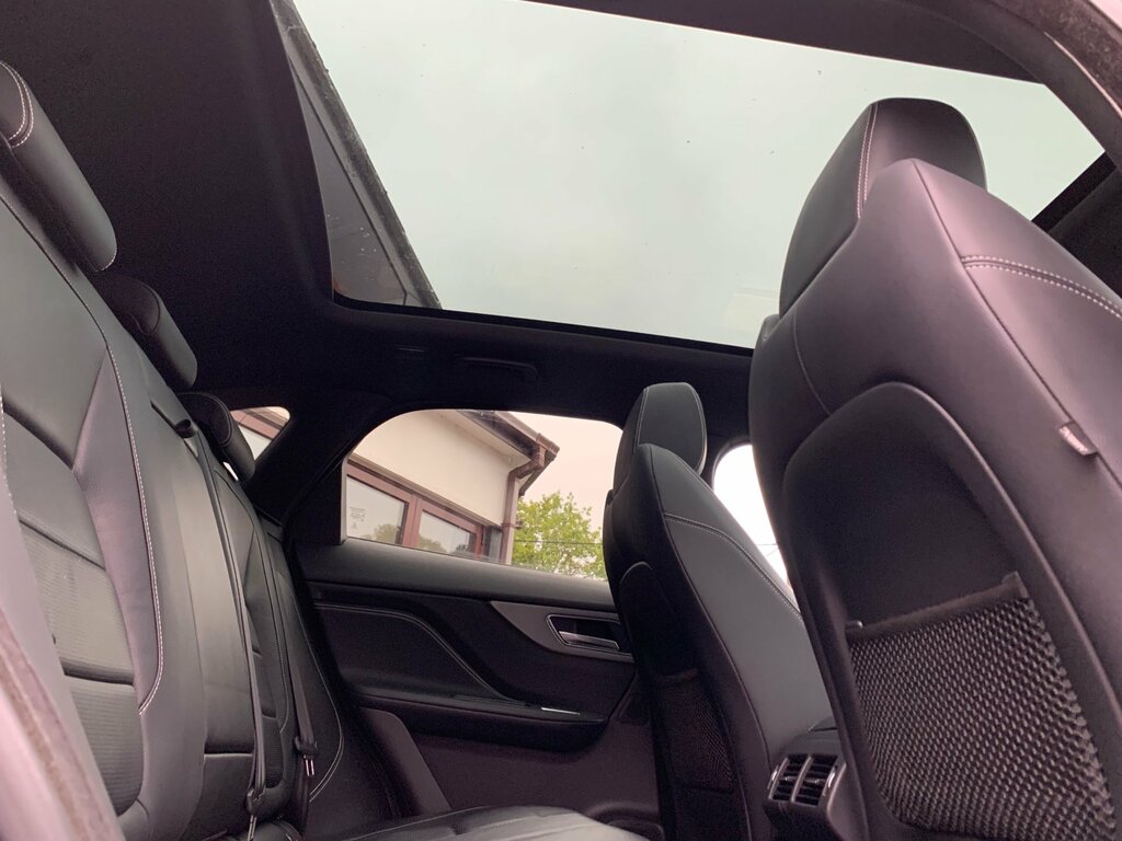 Jaguar F-Pace Black #32