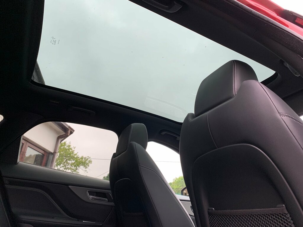Jaguar F-Pace Black #33