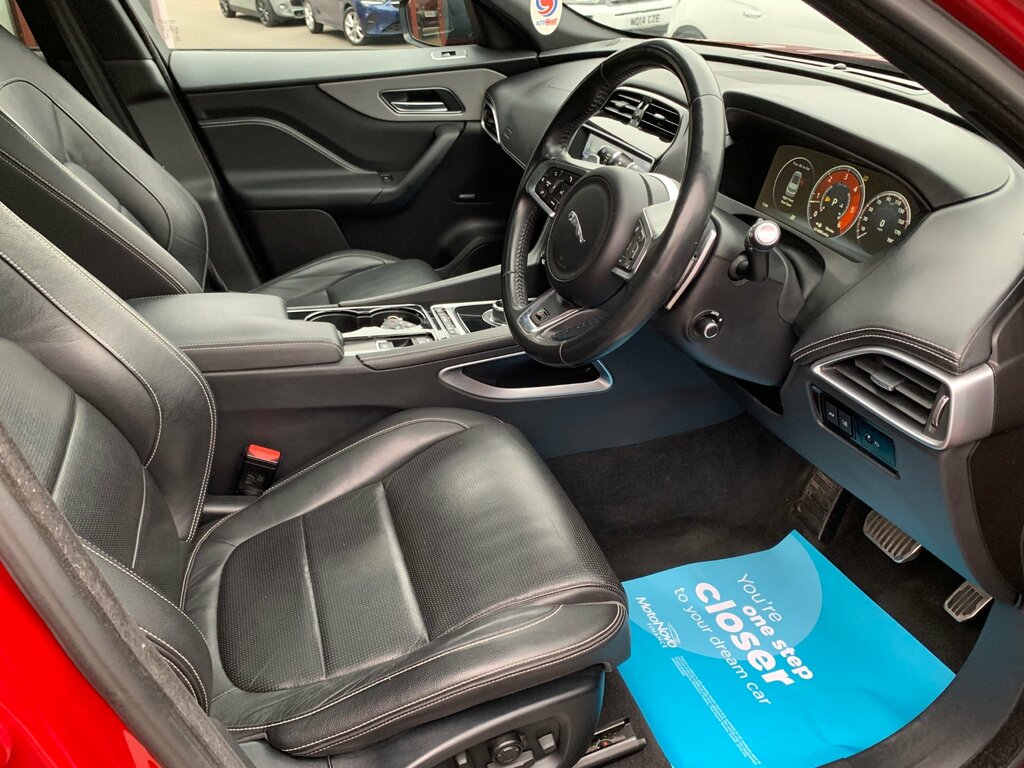 Jaguar F-Pace Black #18
