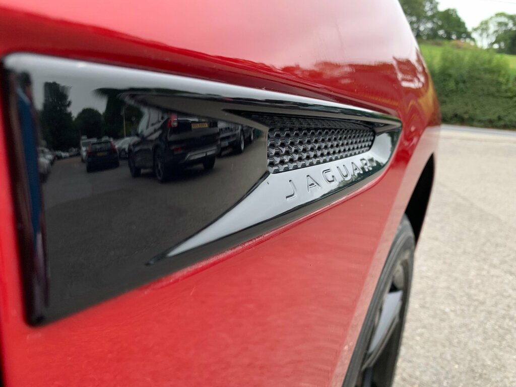 Jaguar F-Pace Black #15