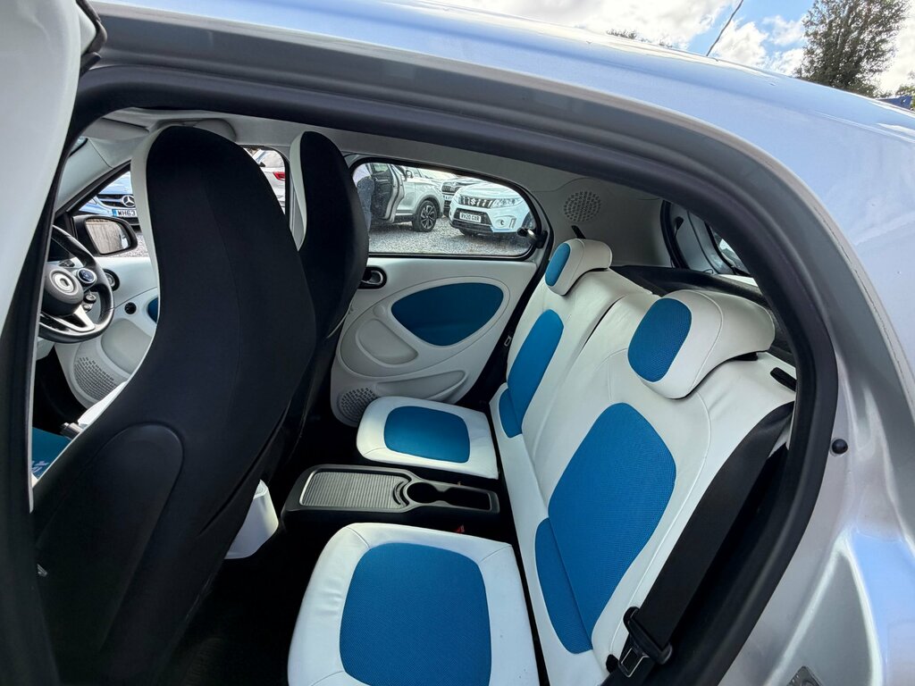 Smart Forfour Hatchback White #10