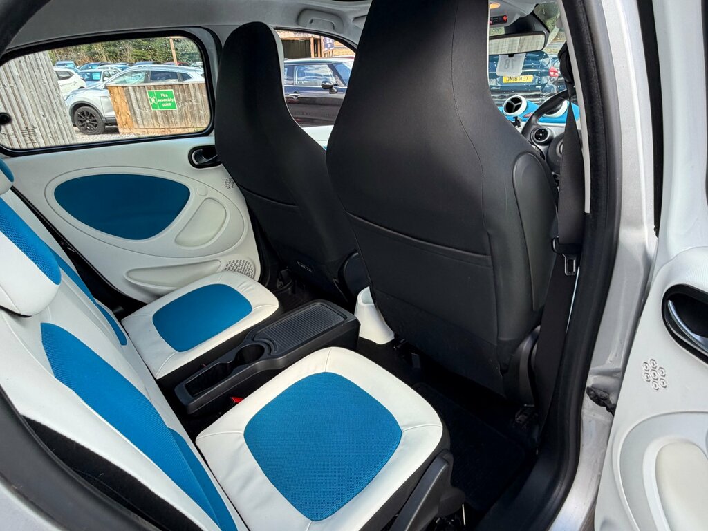 Smart Forfour Hatchback White #11