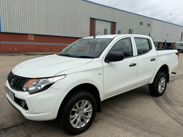 Mitsubishi L200 Di-d Dc 4Life Pickup White #2
