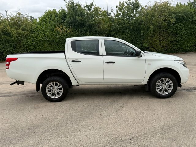 Mitsubishi L200 Di-d Dc 4Life Pickup White #5