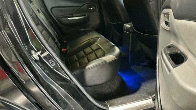 Mitsubishi L200 2.4 Di-d Dc Barbarian Pickup Double Cab Blue #9