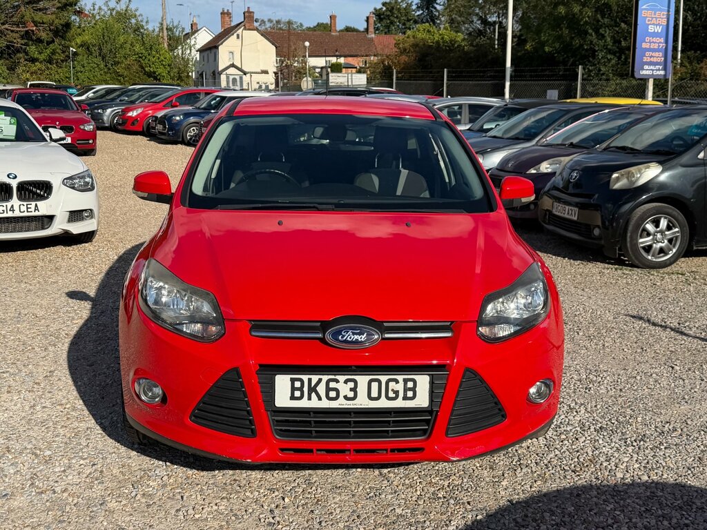 Ford Focus 1.6 Zetec Hatchback Euro 5 105 BK63OGB Red #4