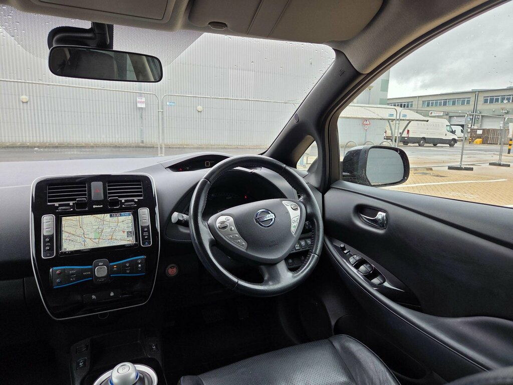 Nissan Leaf Visia Plus Red #21