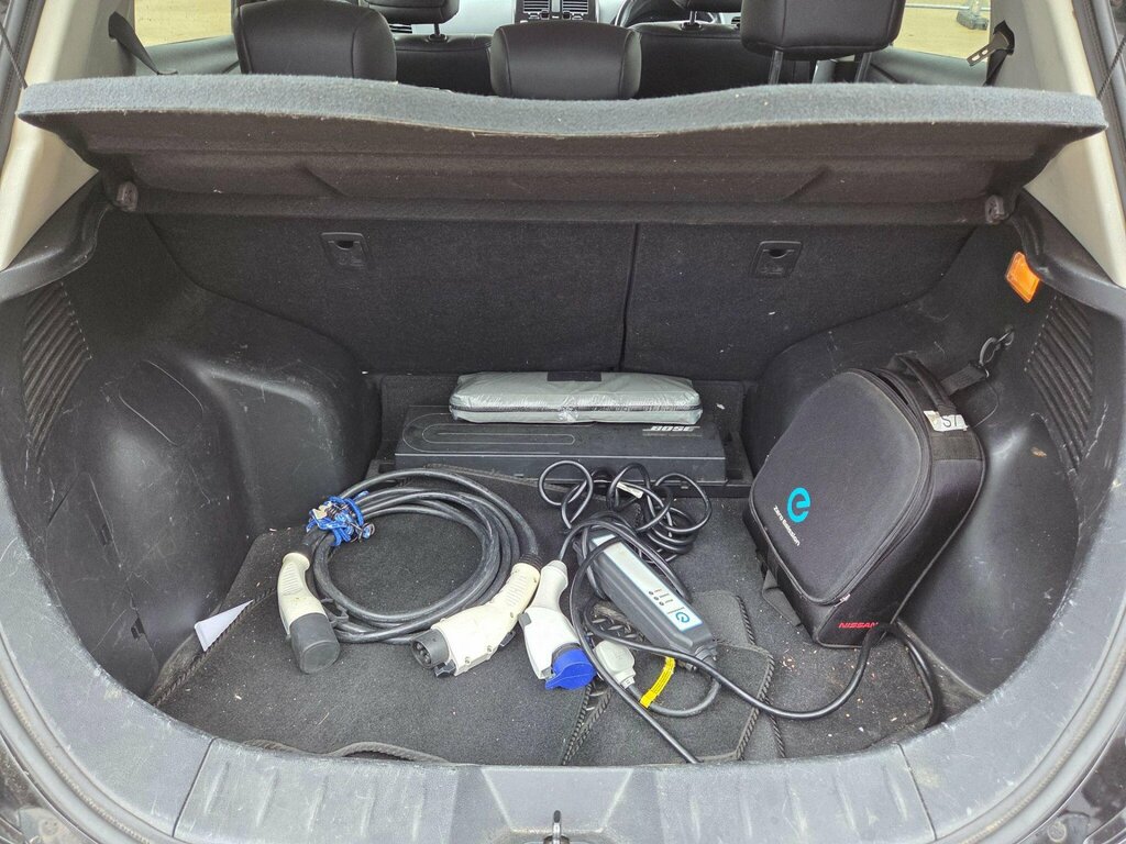 Nissan Leaf Visia Plus Red #31