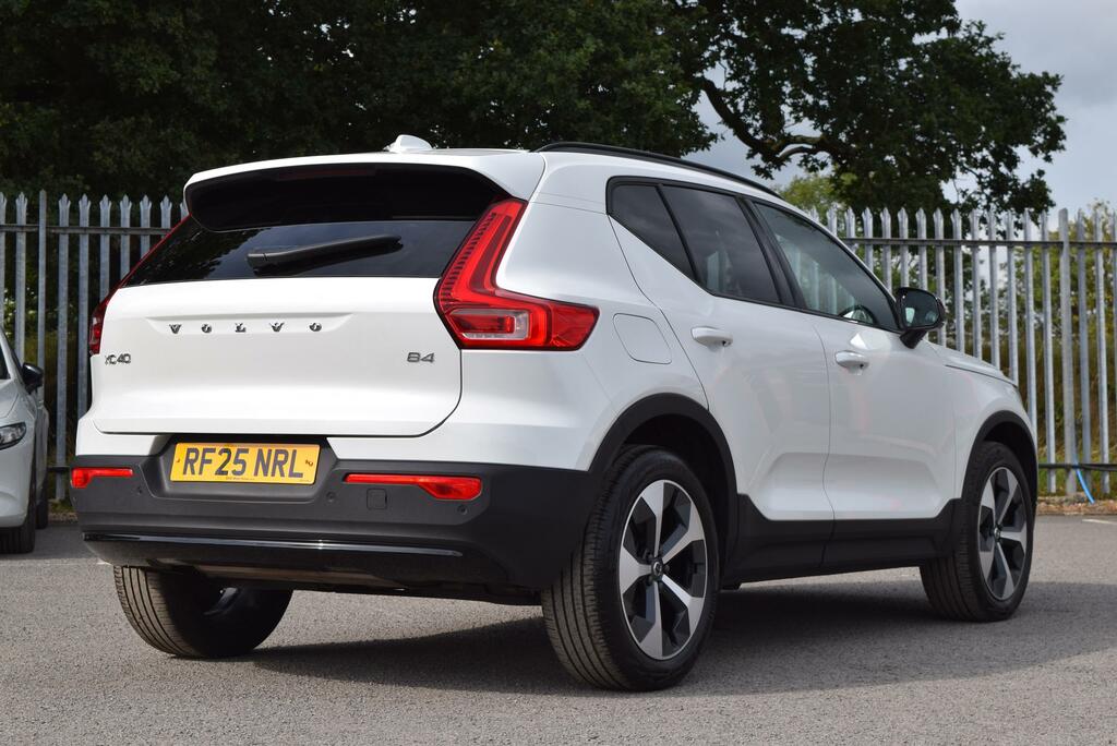 Volvo XC40 2.0 B4p Plus Dark RF25NRL White #4