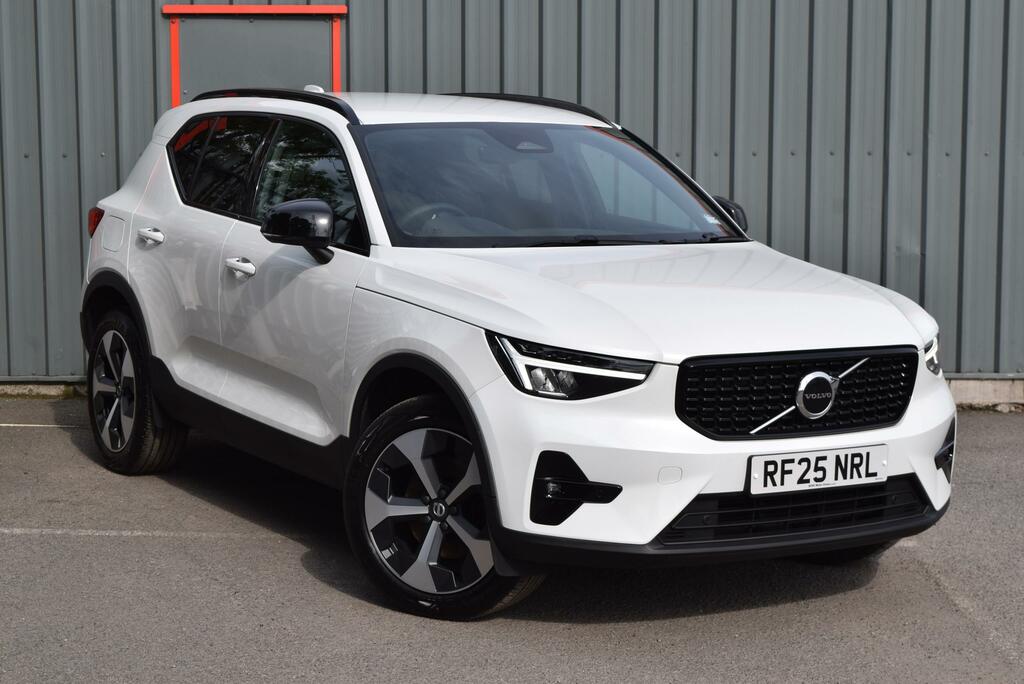 Volvo XC40 2.0 B4p Plus Dark White