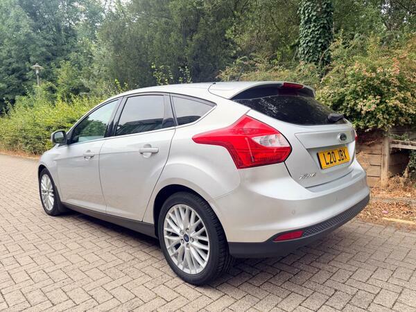 Ford Focus 1.6 Zetec Powershift Euro 5 #4