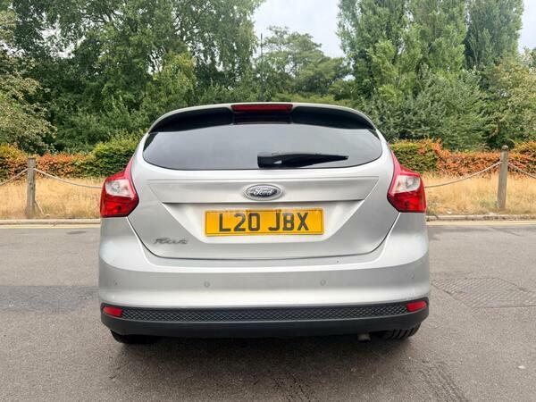 Ford Focus 1.6 Zetec Powershift Euro 5 #6
