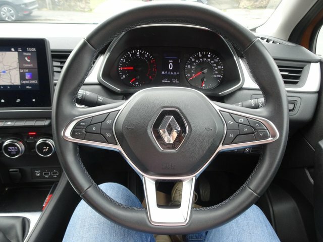 Renault Captur E-tech Launch Edition Black #10