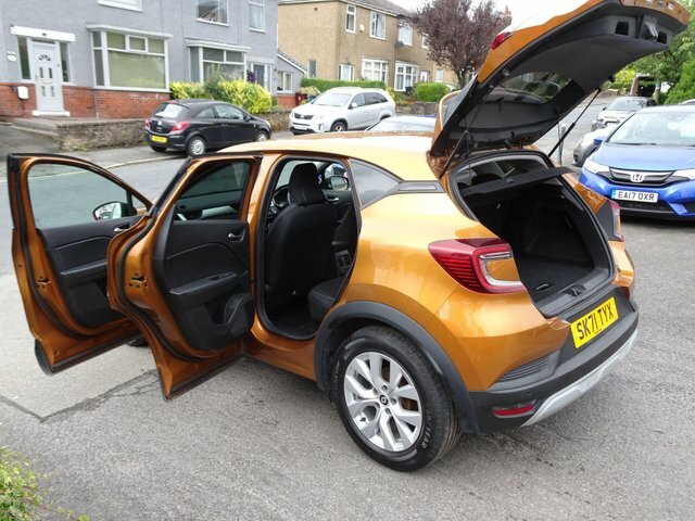 Renault Captur E-tech Launch Edition Black #19