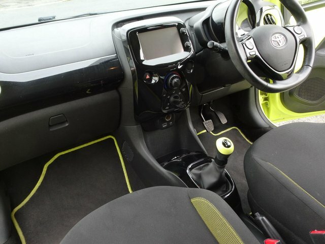 Toyota Aygo 1.0 Vvt-i X-cite 3 Yellow Bi-tone Euro 6 Yellow #3