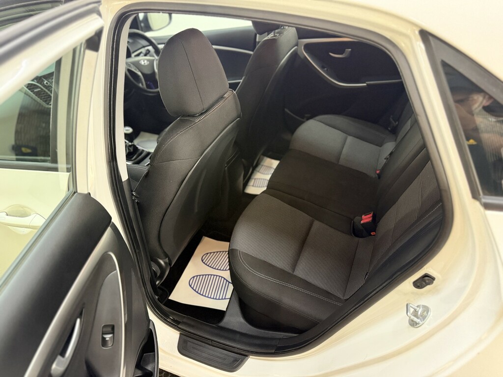 Hyundai I30 Hatchback 1.6 Crdi Active 2012 Black #18