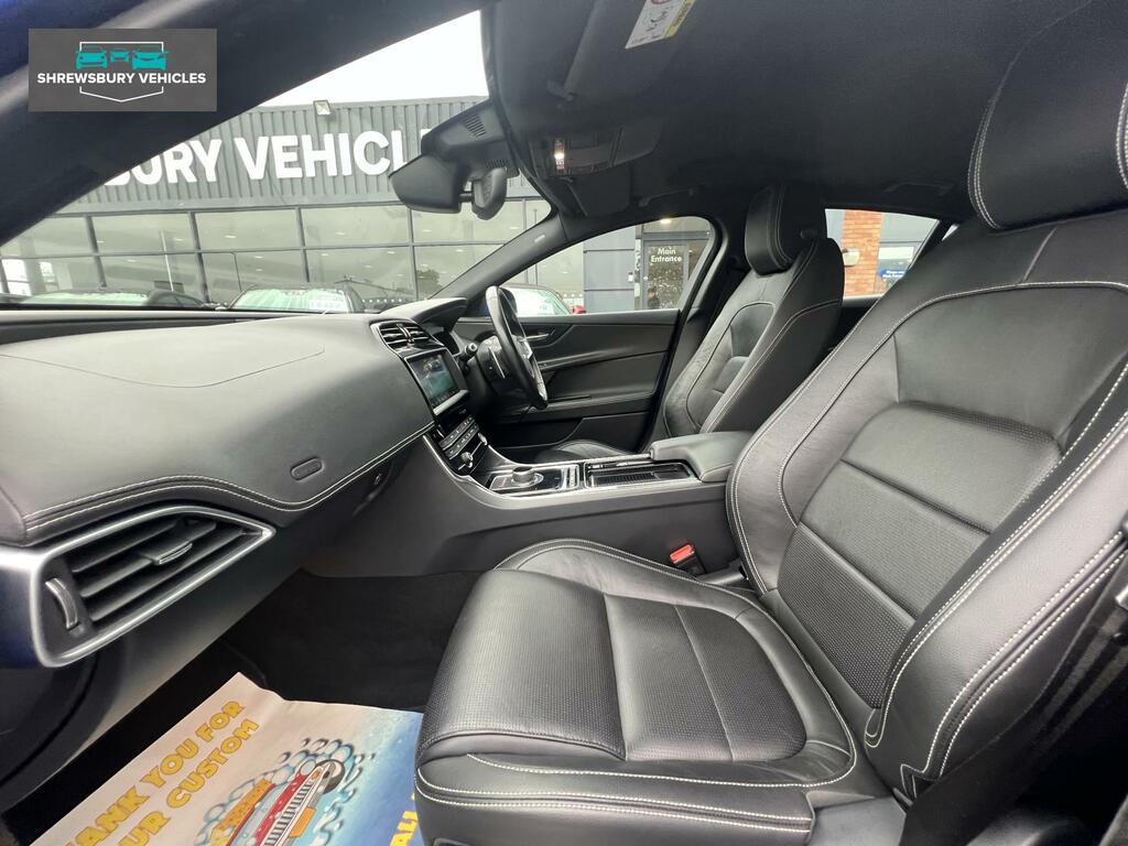 Jaguar XE R-dynamic S  #14