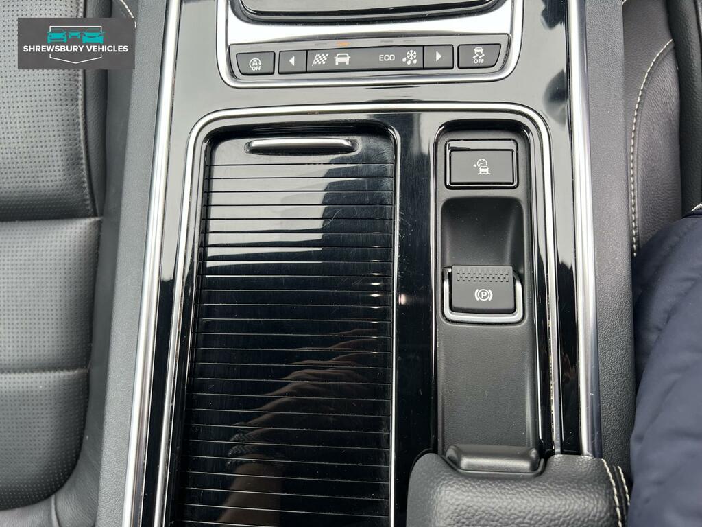 Jaguar XE R-dynamic S  #23