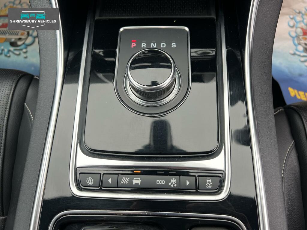 Jaguar XE R-dynamic S  #22