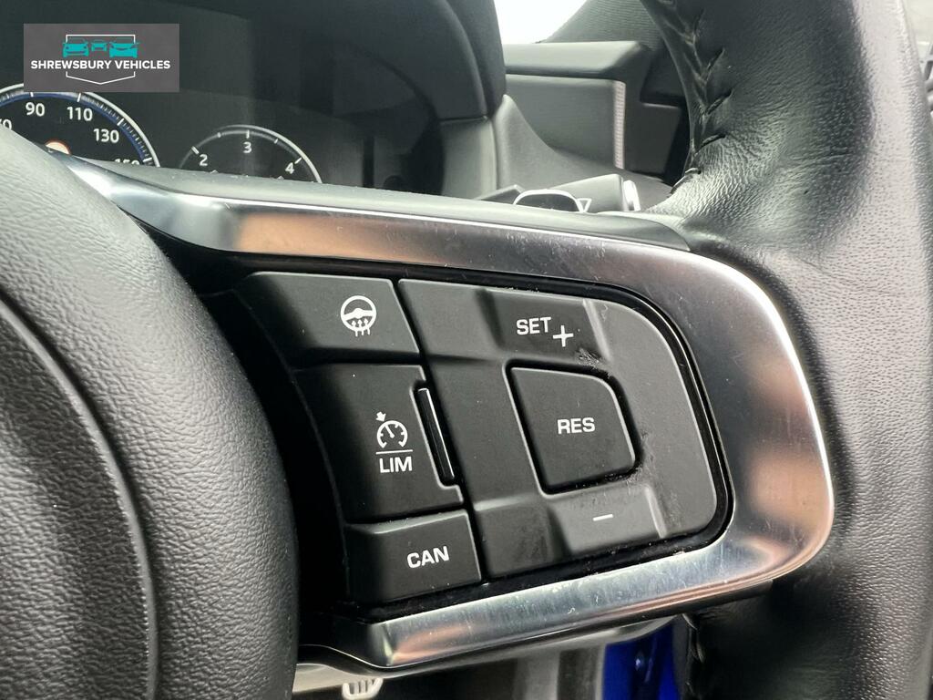 Jaguar XE R-dynamic S  #19
