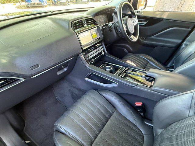 Jaguar F-Pace 2.0 D240 Portfolio Suv Awd Euro 6 Black #4
