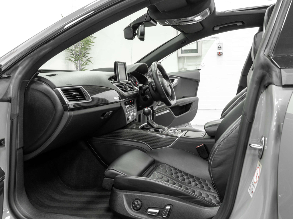 Audi RS7 Hatchback 4.0 Black #16