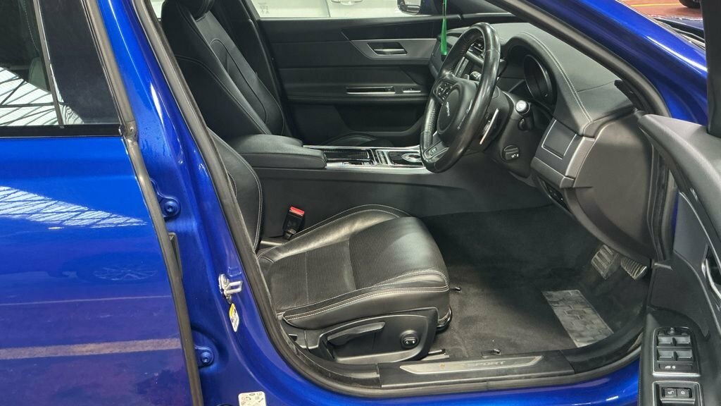 Jaguar XF 2L R-sport NJ68NWF Blue #4