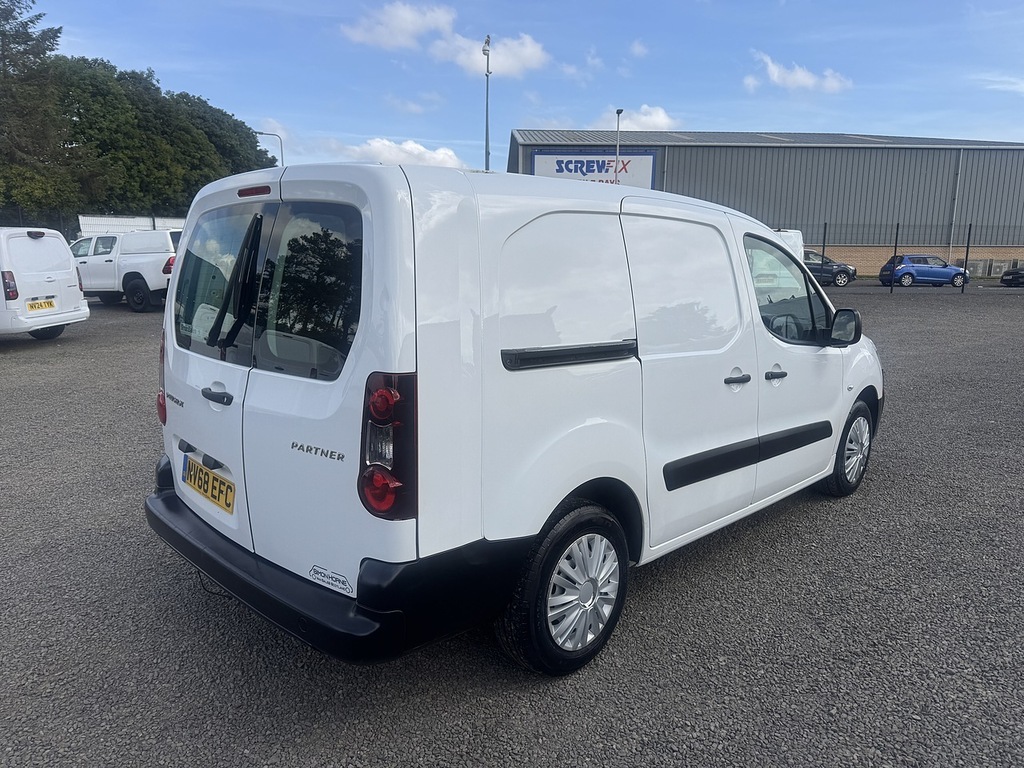 Peugeot Partner Bluehdi 744 S White #4