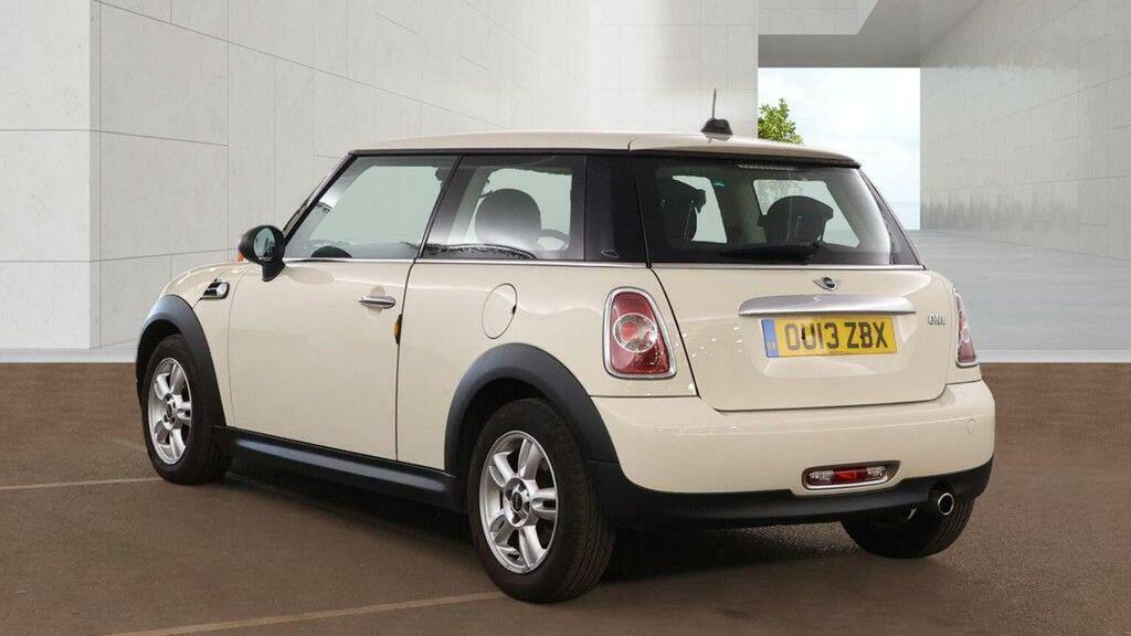 Mini Hatch Hatchback 1.6 One Euro 5 201313 OU13ZBX White #3