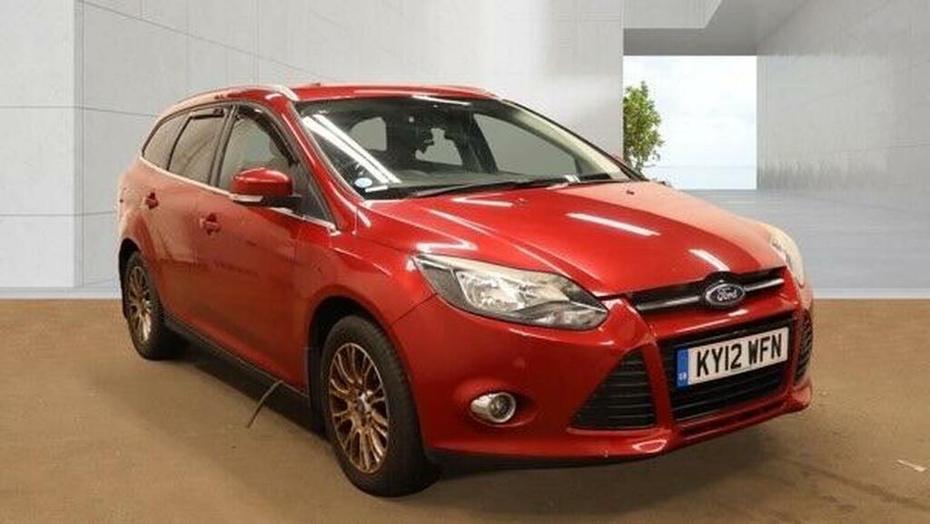 Ford Focus 1.6 Titanium Powershift Euro 5 Red