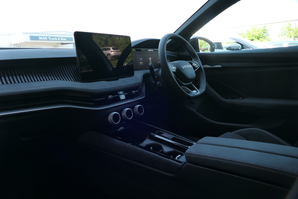 Skoda Superb 1.5 Tsi E-tec Sportline Dsg 150 Ps Silver #2