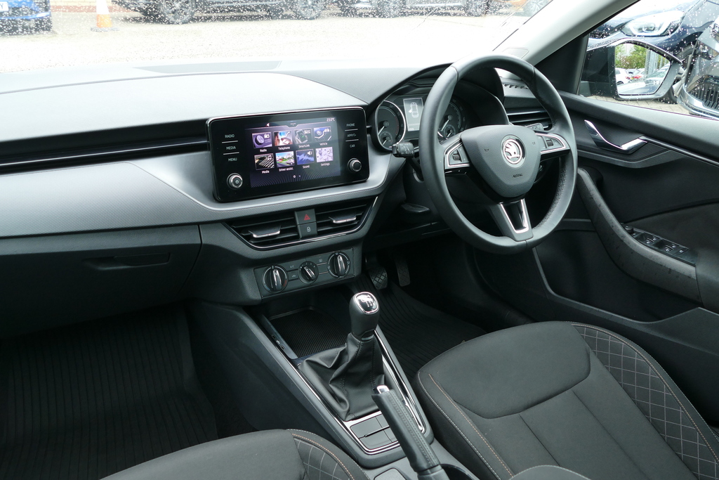 Skoda Scala 1.5 Tsi Se 150 Ps GJ20VBF Black #2