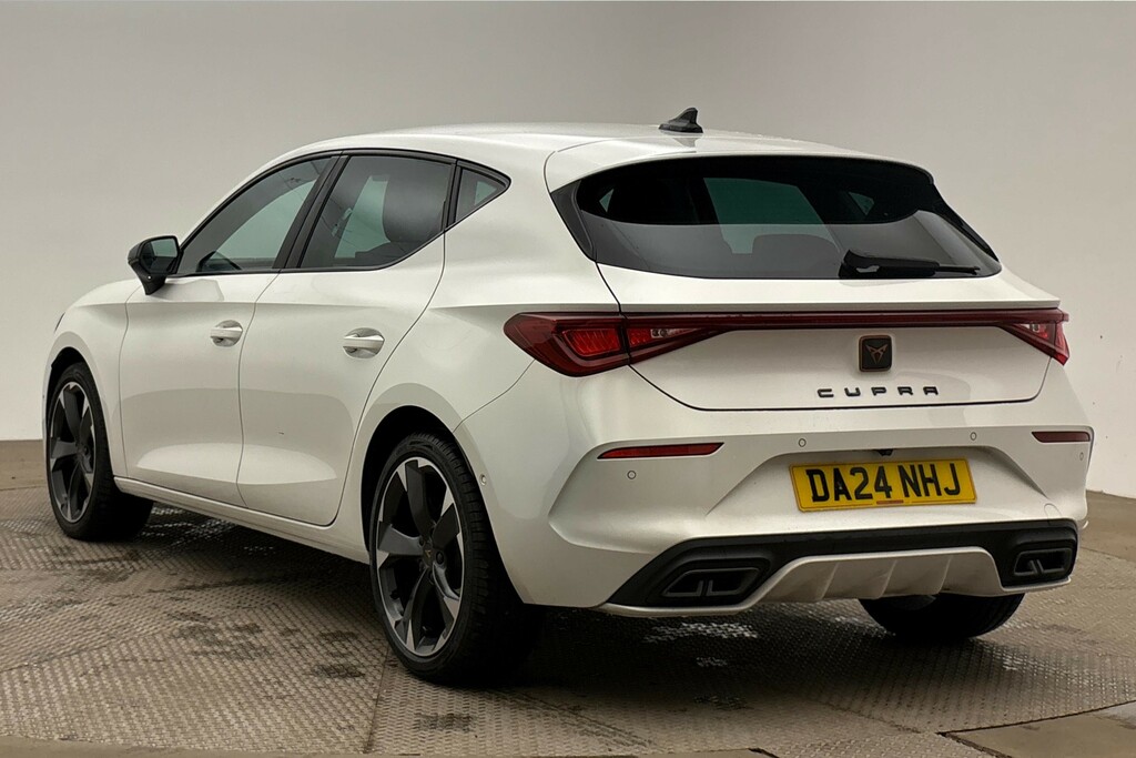 Cupra Leon 1.5 Etsi V1 Dsg 0 Ps White #4