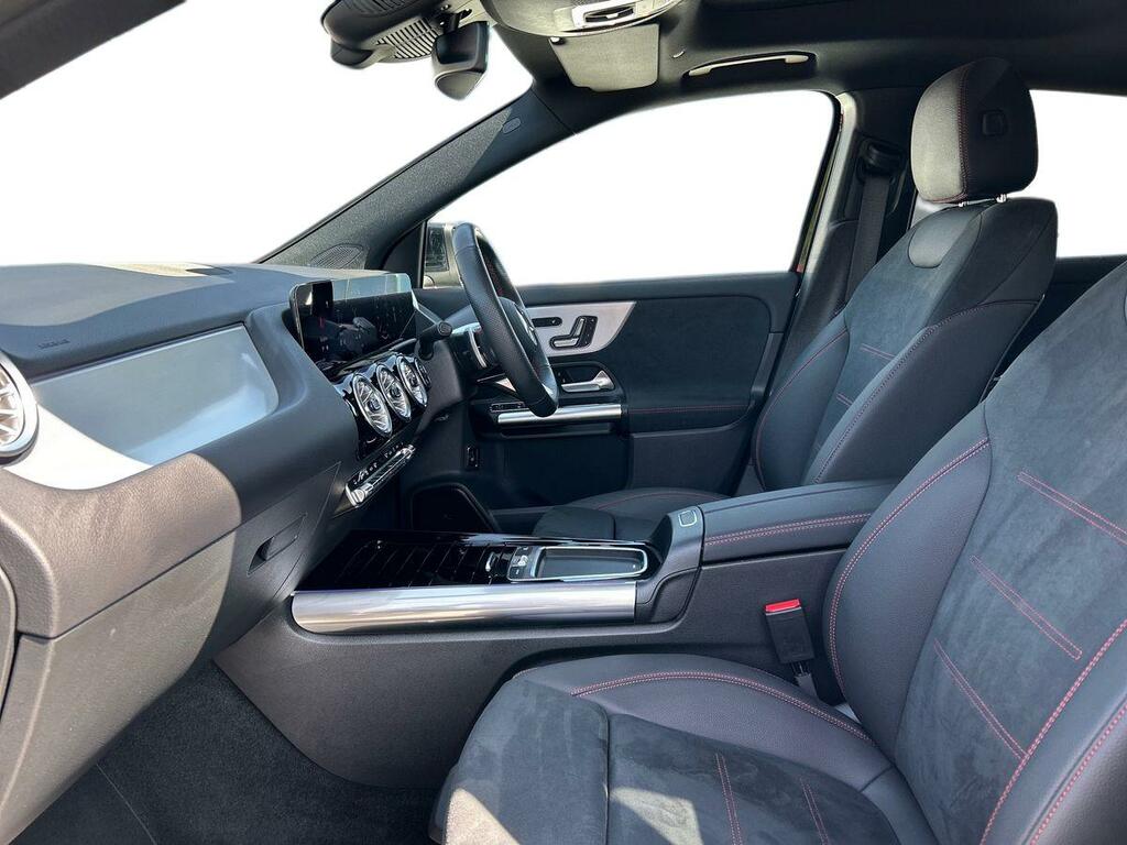 Mercedes-Benz GLA Class 2.0 Gla220d Amg Line Premium Plus 8G-dct 4Matic Black #3