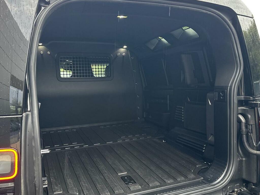 Land Rover Defender 3.0 D350 Hard Top X-dynamic Hse Black #4