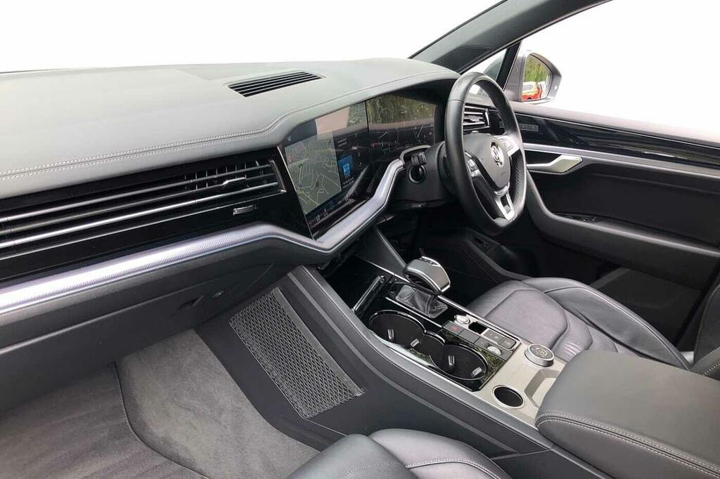 Volkswagen Touareg 3.0 Tdi V6 R-line Tech Tiptronic 4Motion Euro 6 S Grey #2
