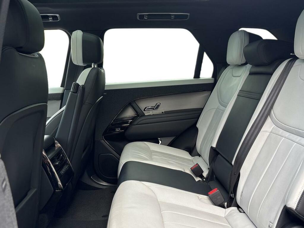 Land Rover Range Rover Sport 3.0 D300 Dynamic Se Black #4