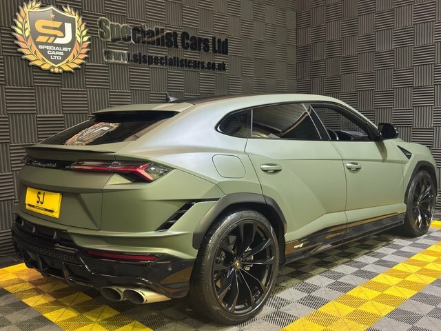 Lamborghini Urus S Black #8