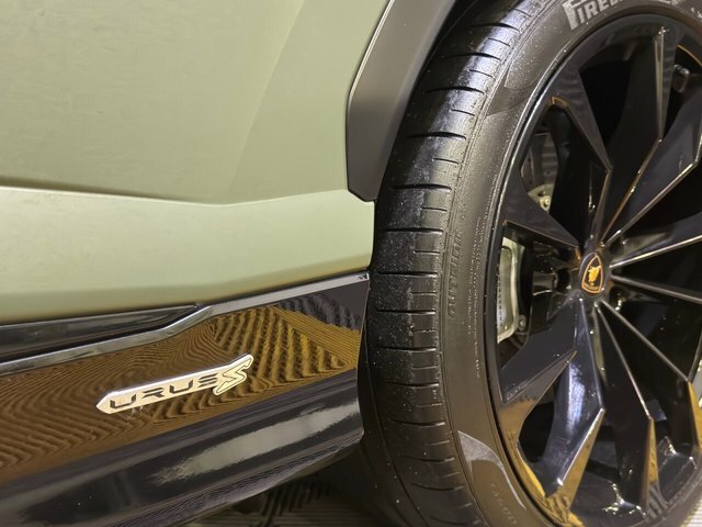 Lamborghini Urus S Black #10